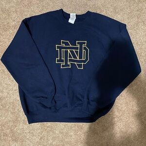 Gildan VINTAGE Notre Dame Navy Blue Crewneck - size women’s large